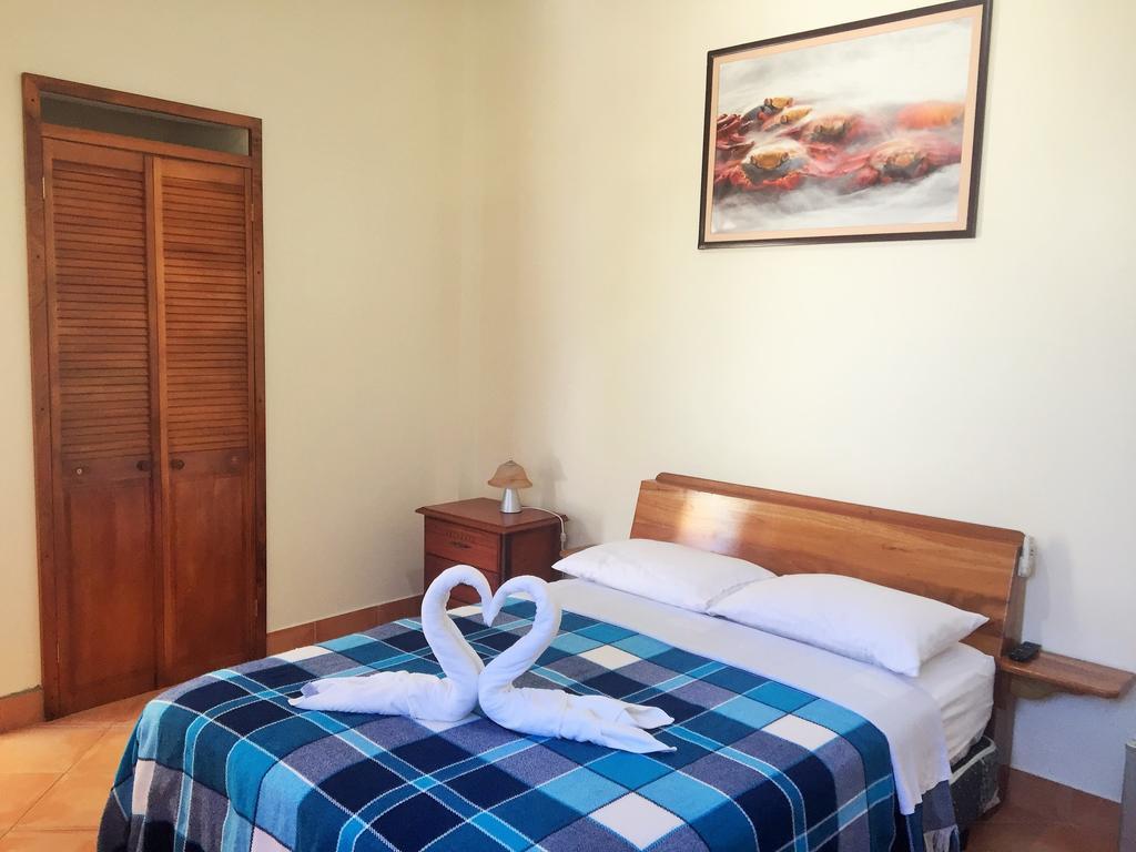 Hostal Baltra Puerto Ayora  Eksteriør billede